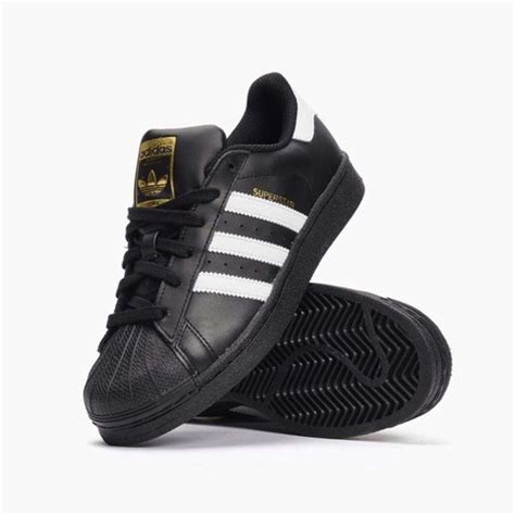 adidas superstar negros.